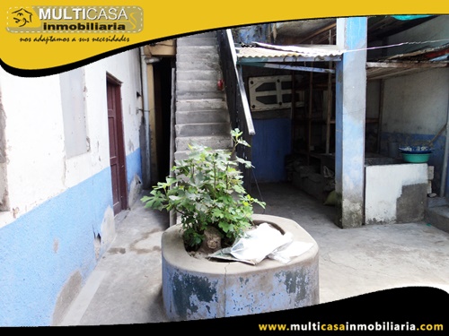 Casa en Venta a Crédito de Tres departamentos y Local Comercial Sector Centro de la Ciudad Cuenca-Ecuador