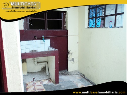 Casa en Venta a Crédito de Tres departamentos y Local Comercial Sector Centro de la Ciudad Cuenca-Ecuador