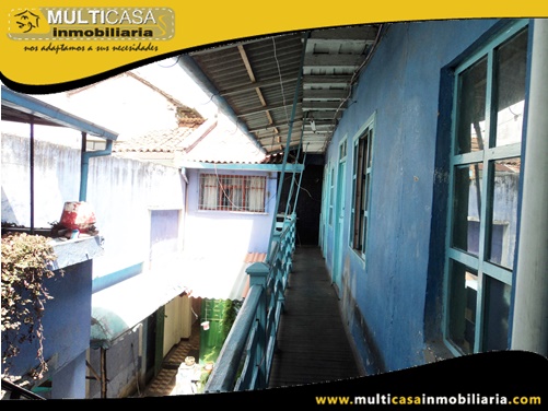 Casa en Venta a Crédito de Tres departamentos y Local Comercial Sector Centro de la Ciudad Cuenca-Ecuador