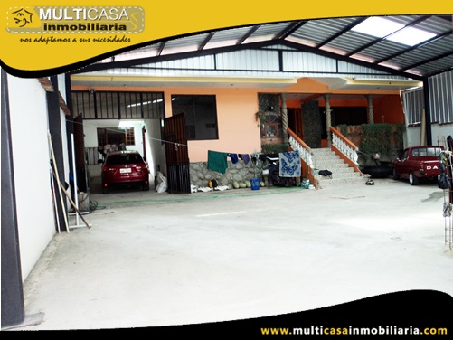 Dos Casas en Venta a Crédito con Cuatro Departamentos y Dos Locales Comerciales Sector Vía a Misicata Cuenca-Ecuador