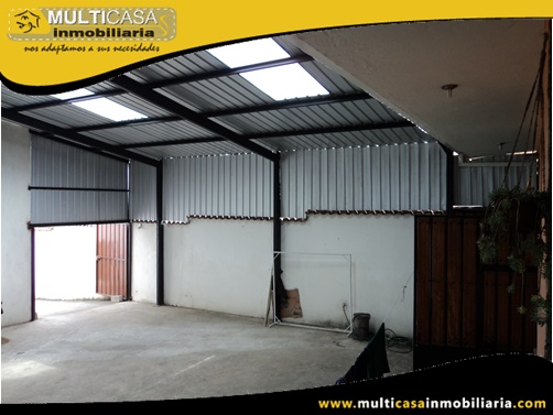 Dos Casas en Venta a Crédito con Cuatro Departamentos y Dos Locales Comerciales Sector Vía a Misicata Cuenca-Ecuador