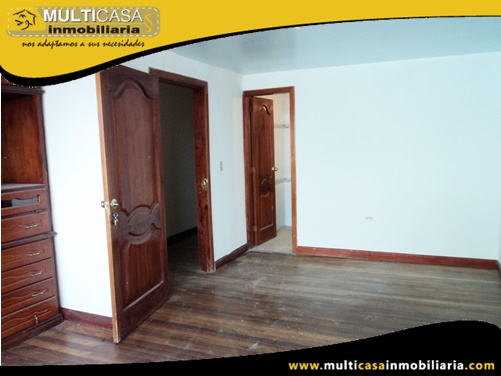 Dos Casas en Venta a Crédito con Cuatro Departamentos y Dos Locales Comerciales Sector Vía a Misicata Cuenca-Ecuador