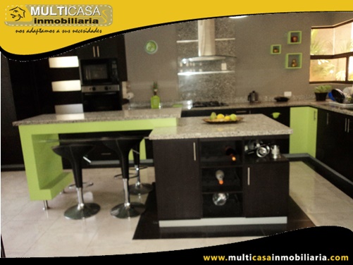 Casa amoblada en Venta a Crédito en Urbanización Privada Sector Challuabamba Cuenca-Ecuador