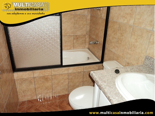 Casa en Venta a Crédito de Tres Departamentos Sector Control Sur Cuenca-Ecuador