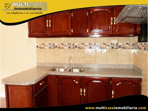 Casa en Venta a Crédito de Tres Departamentos Sector Control Sur Cuenca-Ecuador