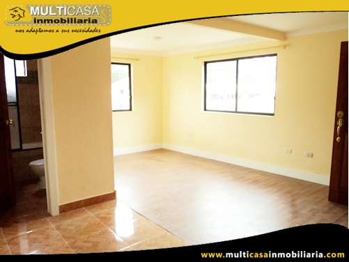 Casa en Venta a Crédito de Tres Departamentos Sector Control Sur Cuenca-Ecuador