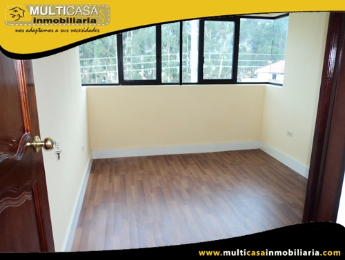 Casa en Venta a Crédito de Tres Departamentos Sector Control Sur Cuenca-Ecuador