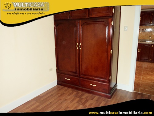 Casa en Venta a Crédito de Tres Departamentos Sector Control Sur Cuenca-Ecuador