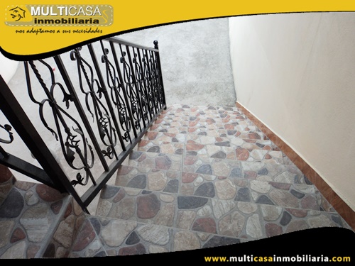 Casa en Venta a Crédito de Tres Departamentos Sector Control Sur Cuenca-Ecuador