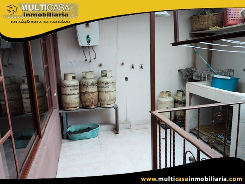 Casa Comercial en Venta a Crédito Tres departamentos Sector Circo Social Cuenca-Ecuador