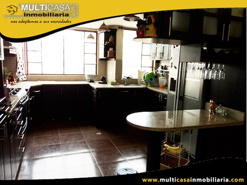 Casa Comercial en Venta a Crédito Tres departamentos Sector Circo Social Cuenca-Ecuador