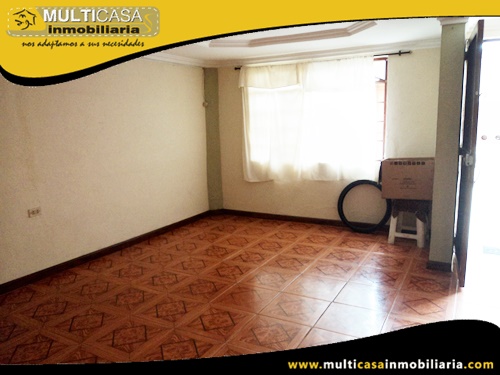 Casa Comercial en Venta a Crédito Tres departamentos Sector Circo Social Cuenca-Ecuador