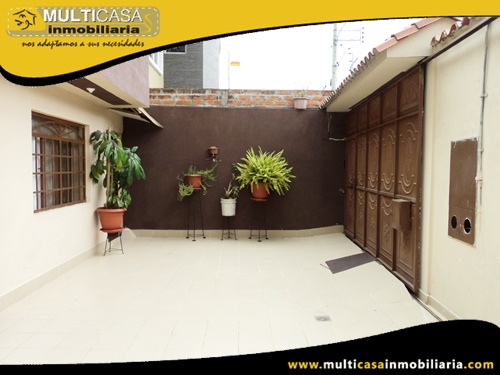 Casa Comercial en Venta a Crédito Tres departamentos Sector Circo Social Cuenca-Ecuador