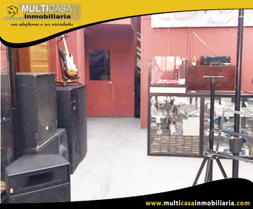 Casa en Venta a Crédito con Tres Departamentos y Local Comercial Sector Centro de la Ciudad Cuenca-Ecuador