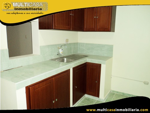 Casa en Venta a Crédito con Local Comercial y Tres Departamentos Sector Quinta Chica Cuenca-Ecuador