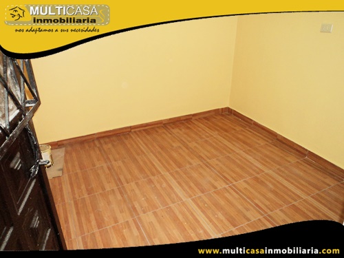 Casa en Venta a Crédito con Local Comercial y Tres Departamentos Sector Quinta Chica Cuenca-Ecuador