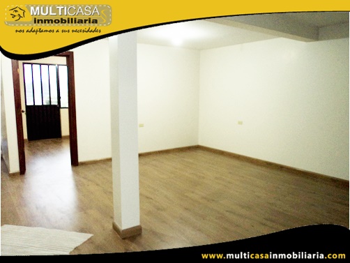 Casa en Venta a Crédito con Local Comercial y Tres Departamentos Sector Quinta Chica Cuenca-Ecuador