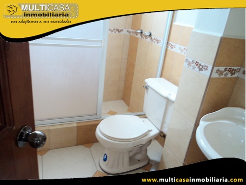 Casa en Venta a Crédito con Dos Locales Comerciales y Dos Departamentos Sector Av. Loja Cuenca-Ecuador