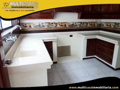 Casa en Venta a Crédito en Condominio Privado Sector Mercado 12 de Abril Cuenca-Ecuador