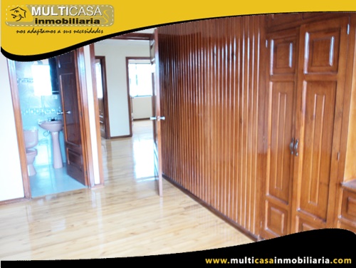 Casa en Venta a Crédito en Condominio Privado Sector Mercado 12 de Abril Cuenca-Ecuador