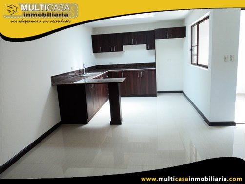 Casa en Venta a Crédito en Condominio Privado Sector Av. Primero de Mayo Cuenca-Ecuador
