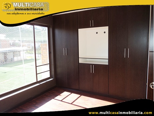 Casa en Venta a Crédito en Condominio Privado Sector Av. Primero de Mayo Cuenca-Ecuador
