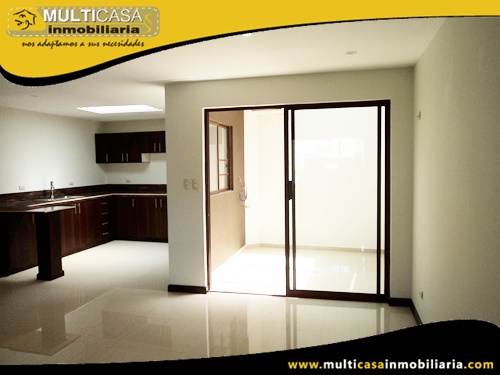 Casa en Venta a Crédito en Condominio Privado Sector Av. Primero de Mayo Cuenca-Ecuador