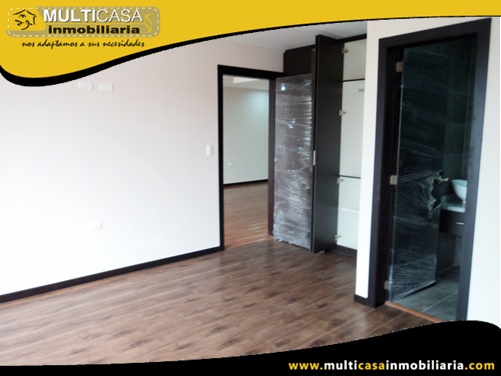 Edificio en Venta a Crédito de Cuatro Departamentos Sector Av. de las Américas Cuenca-Ecuador