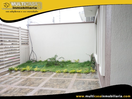 Edificio en Venta a Crédito de Cuatro Departamentos Sector Av. de las Américas Cuenca-Ecuador