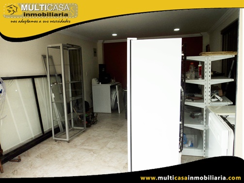 Edificio en Venta a Crédito de Cuatro Departamentos con Dos Locales Comerciales Sector Miraflores Cuenca-Ecuador