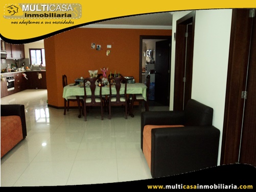 Edificio en Venta a Crédito de Cuatro Departamentos con Dos Locales Comerciales Sector Miraflores Cuenca-Ecuador