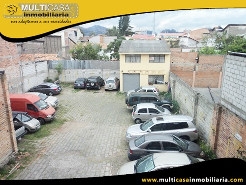 Edificio en Venta a Crédito de Tres departamentos y Local Comercial Sector Centro de la Ciudad Cuenca-Ecuador