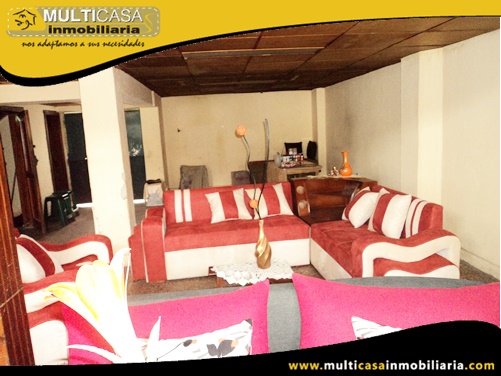 Edificio en Venta a Crédito de Tres departamentos y Local Comercial Sector Centro de la Ciudad Cuenca-Ecuador
