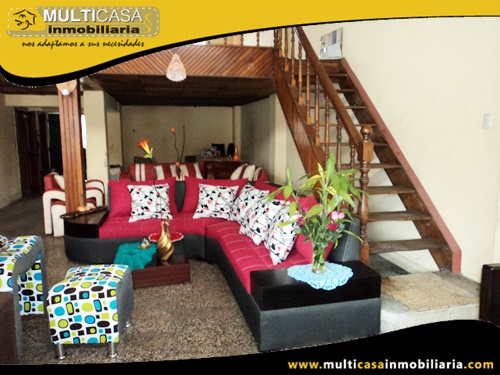 Edificio en Venta a Crédito de Tres departamentos y Local Comercial Sector Centro de la Ciudad Cuenca-Ecuador