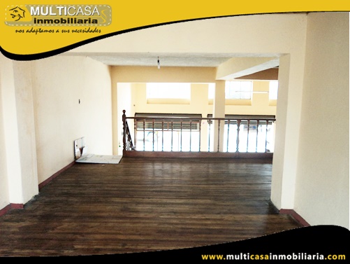 Edificio en Venta a Crédito de Tres departamentos y Local Comercial Sector Centro de la Ciudad Cuenca-Ecuador
