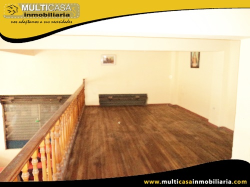 Edificio en Venta a Crédito de Tres departamentos y Local Comercial Sector Centro de la Ciudad Cuenca-Ecuador
