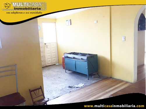 Casa en Venta a Crédito de Dos Locales Comerciales y Dos departamentos Sector Santa Ana-El Valle Cuenca-Ecuador