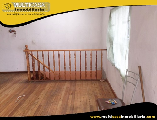 Casa en Venta a Crédito de Dos Locales Comerciales y Dos departamentos Sector Santa Ana-El Valle Cuenca-Ecuador
