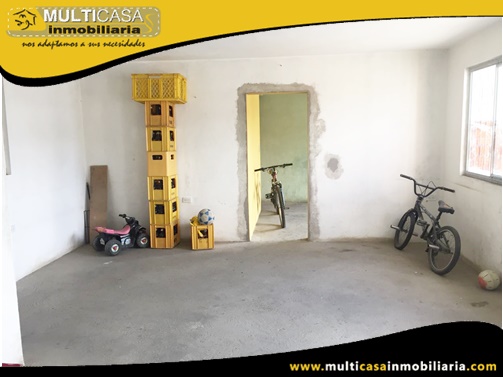 Casa en Venta a Crédito de Dos Locales Comerciales y Dos departamentos Sector Santa Ana-El Valle Cuenca-Ecuador