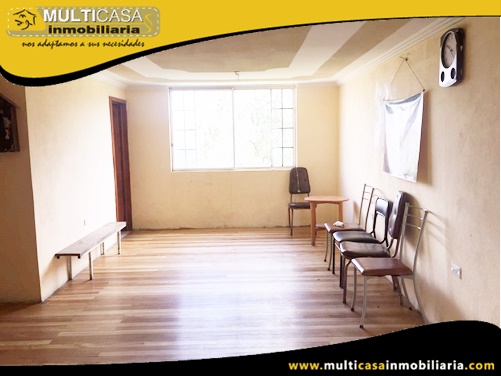 Casa en Venta a Crédito de Dos Locales Comerciales y Dos departamentos Sector Santa Ana-El Valle Cuenca-Ecuador