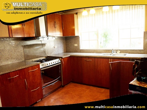 Casa en Venta a Crédito Sector Ave. 10 de Agosto Cuenca-Ecuador