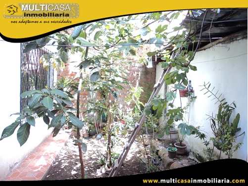 Casa en Venta a Crédito con Dos Locales Comerciales Sector Mercado 27 de Febrero Cuenca-Ecuador
