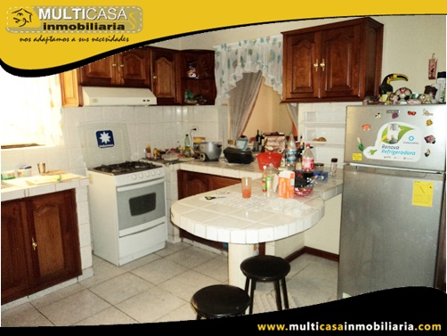 Casa en Venta de Dos Departamentos en Calle de Retorno a Crédito Sector Jardines de San Joaquín Cuenca-Ecuador