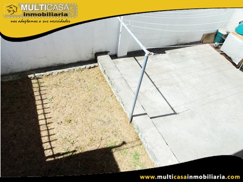 Casa en Venta de Dos Departamentos en Calle de Retorno a Crédito Sector Jardines de San Joaquín Cuenca-Ecuador