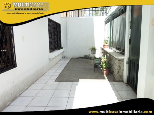 Casa en Venta de Dos Departamentos en Calle de Retorno a Crédito Sector Jardines de San Joaquín Cuenca-Ecuador