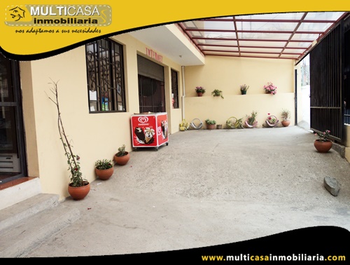 Casa Comercial de Cinco Departamentos en Venta a Crédito Sector El Tejar Cuenca-Ecuador