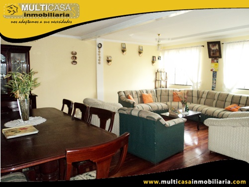Casa Comercial de Cinco Departamentos en Venta a Crédito Sector El Tejar Cuenca-Ecuador