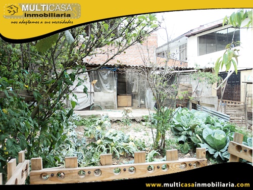 Casa Comercial de Cinco Departamentos en Venta a Crédito Sector El Tejar Cuenca-Ecuador