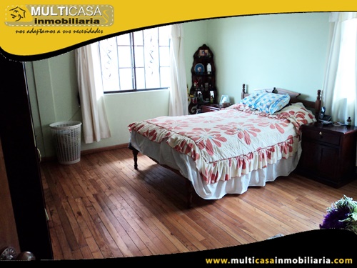 Casa Comercial de Cinco Departamentos en Venta a Crédito Sector El Tejar Cuenca-Ecuador
