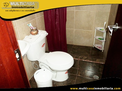 Casa en Venta a Crédito con Dos Locales Comerciales Sector Vía a Llacao Cuenca-Ecuador